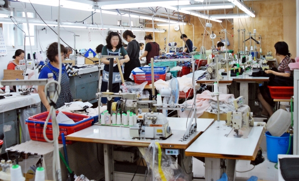 지난해 코로나19 여파로 여성복종이 직격탄을 맞으면서 중국으로 생산을 이전하고 매달 폐업신고하는 공장도 늘고 있다. (사진=한국섬유신문 DB)
